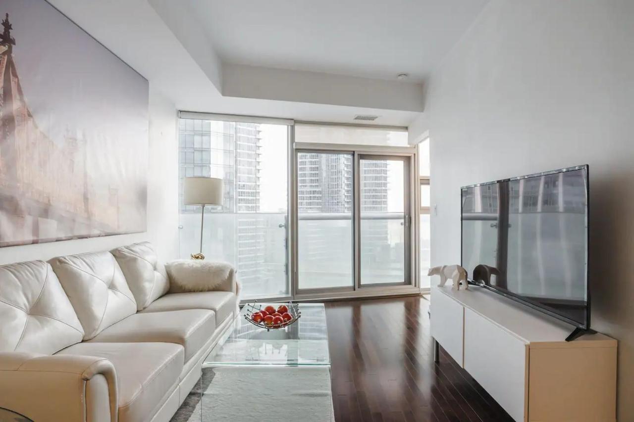 Luxury 2-Bedroom Condo Parking, View Of Cn Tower Toronto Exterior foto