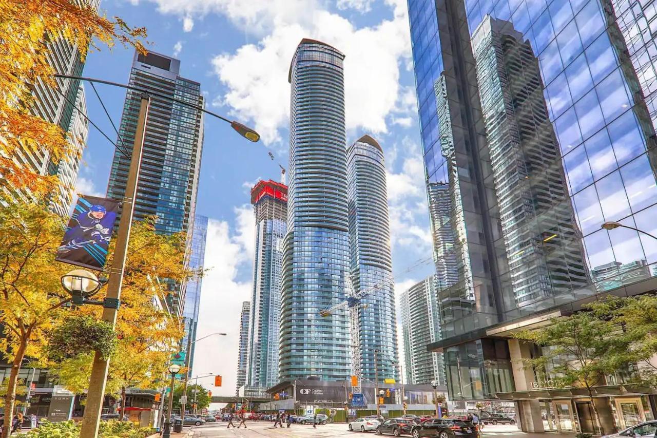 Luxury 2-Bedroom Condo Parking, View Of Cn Tower Toronto Exterior foto