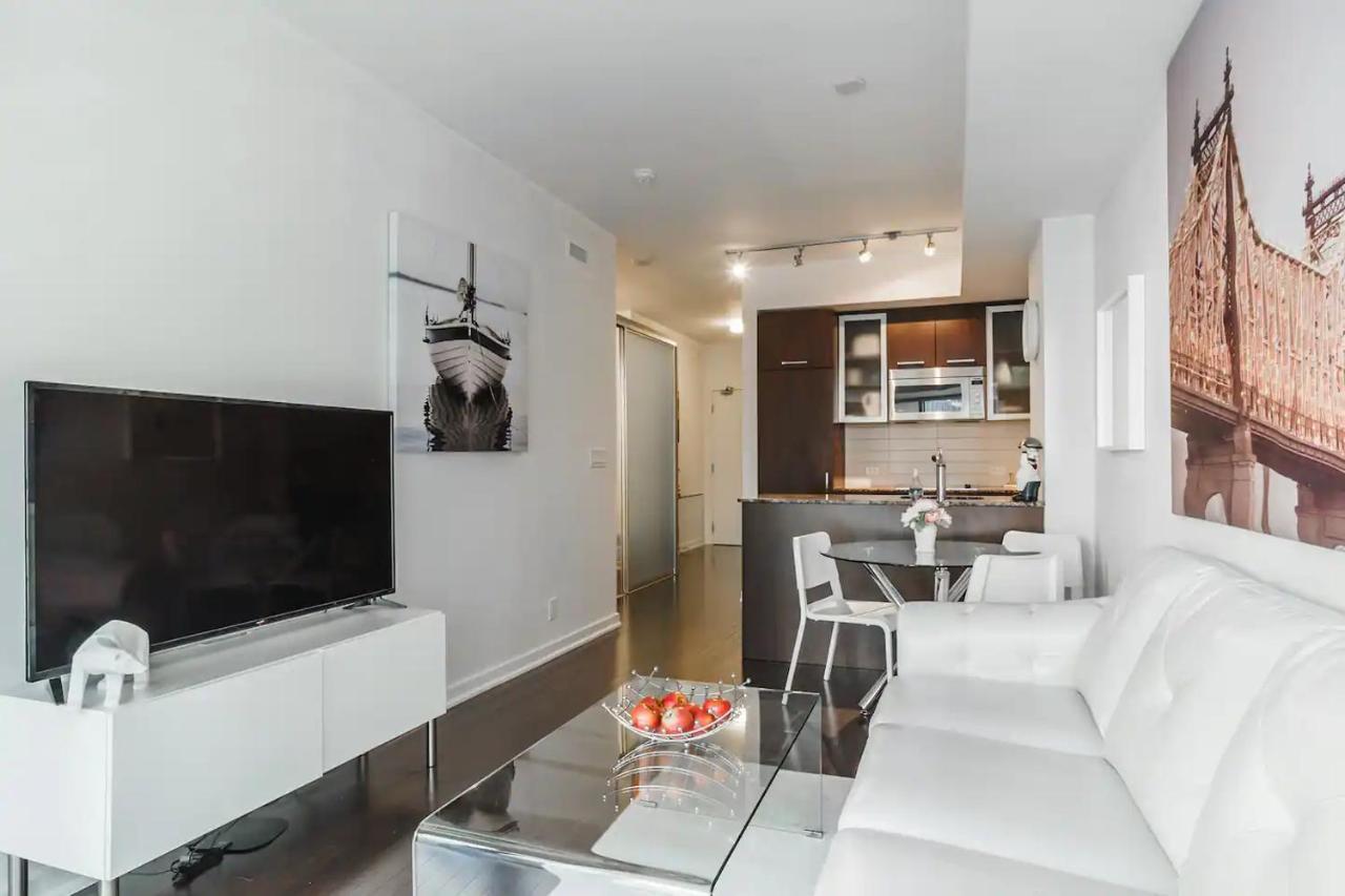 Luxury 2-Bedroom Condo Parking, View Of Cn Tower Toronto Exterior foto