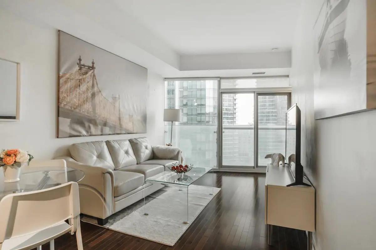 Luxury 2-Bedroom Condo Parking, View Of Cn Tower Toronto Exterior foto