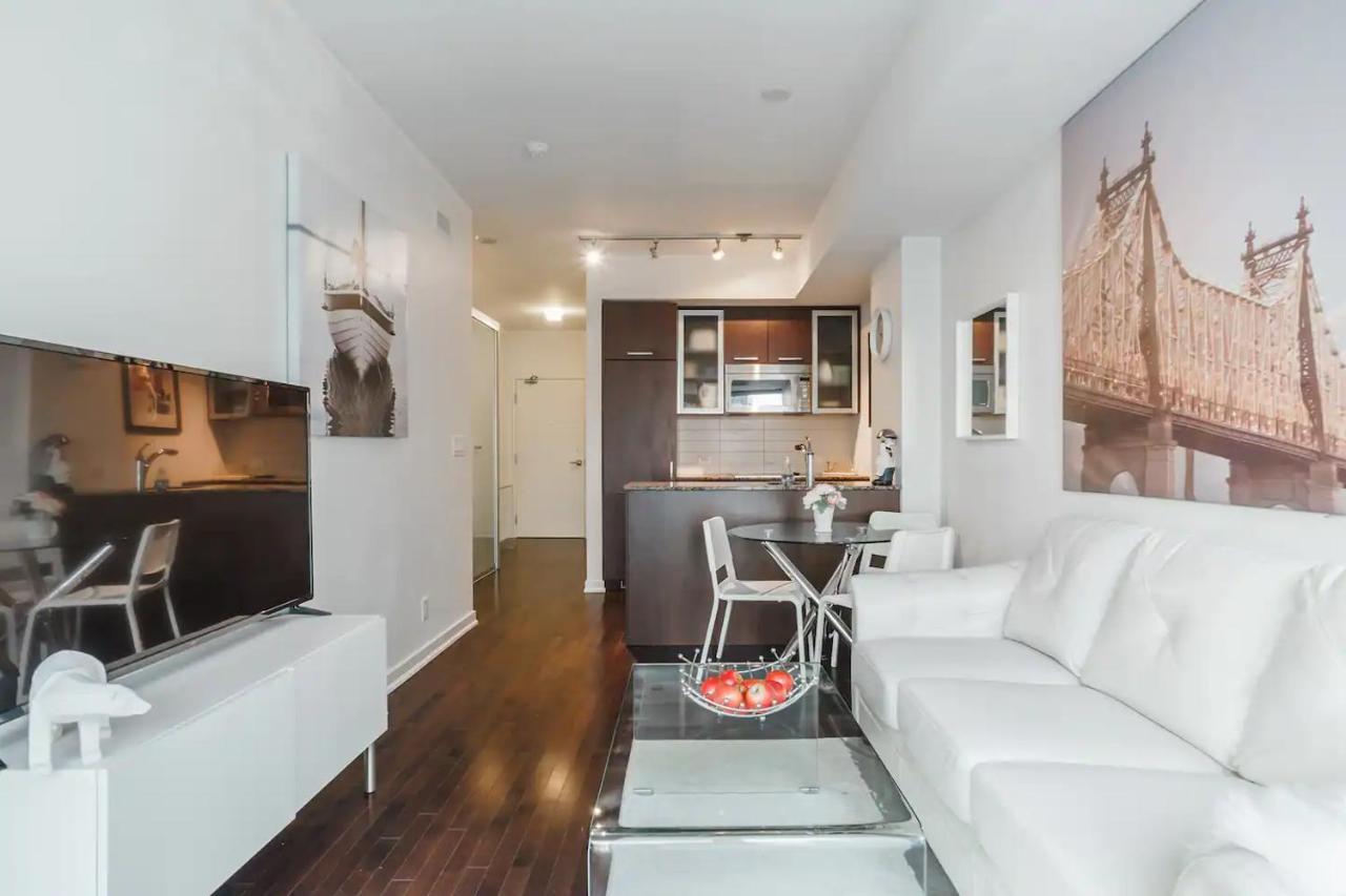Luxury 2-Bedroom Condo Parking, View Of Cn Tower Toronto Exterior foto