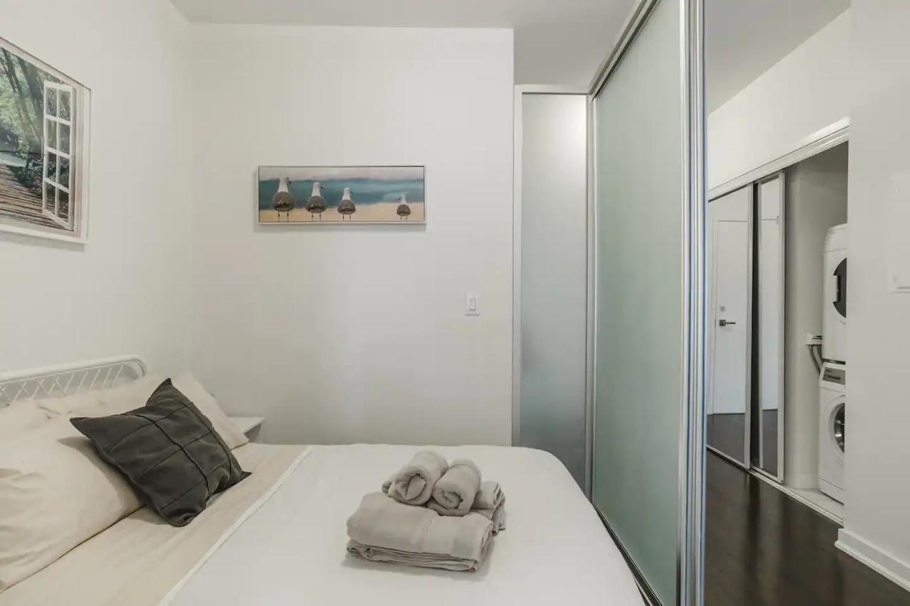 Luxury 2-Bedroom Condo Parking, View Of Cn Tower Toronto Exterior foto